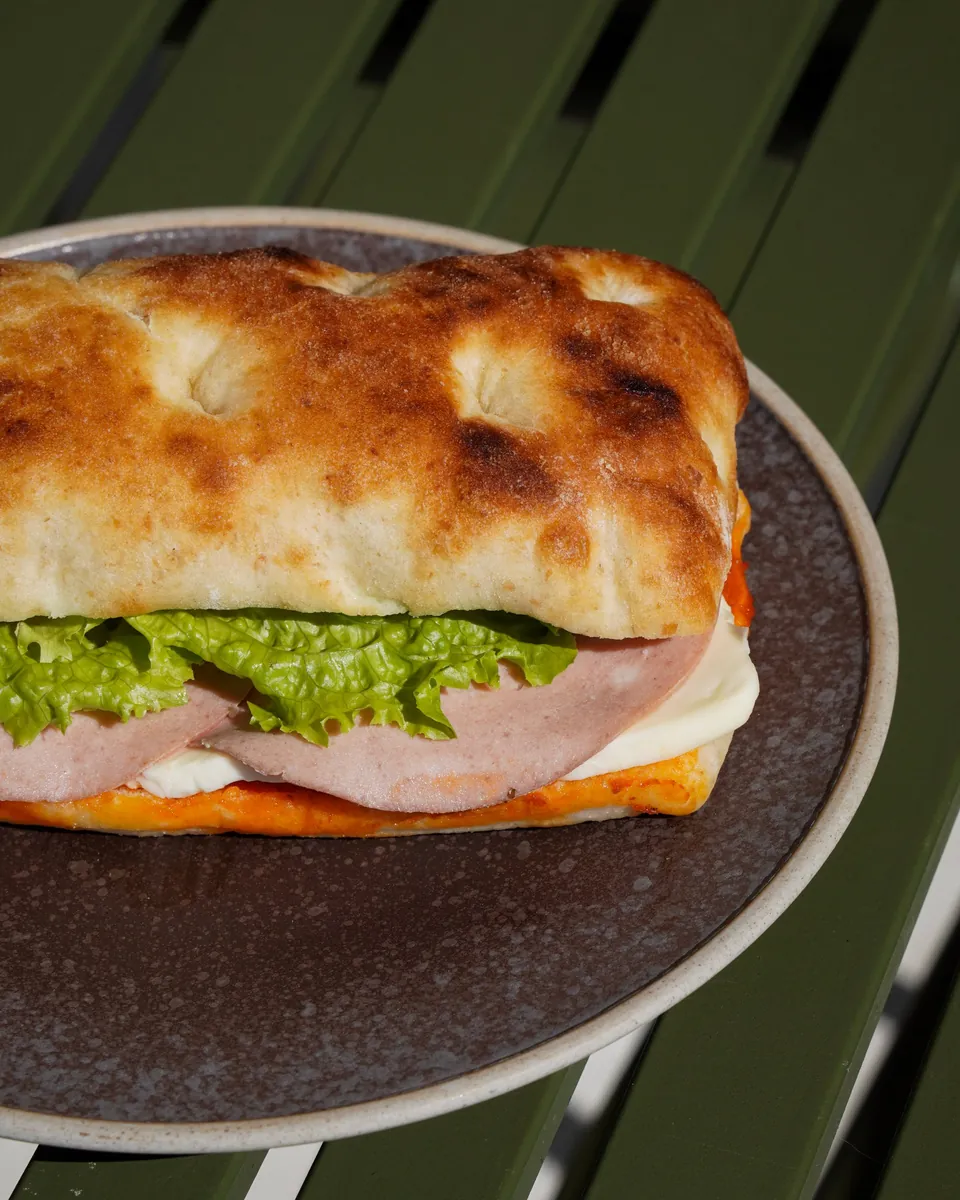 Gros plan sur le sandwich focaccia
