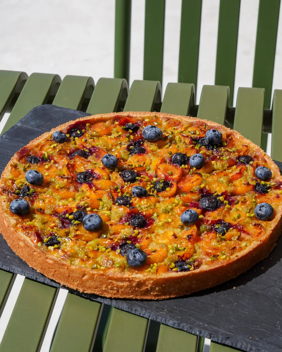 Tarte abricot, myrtilles et pistache